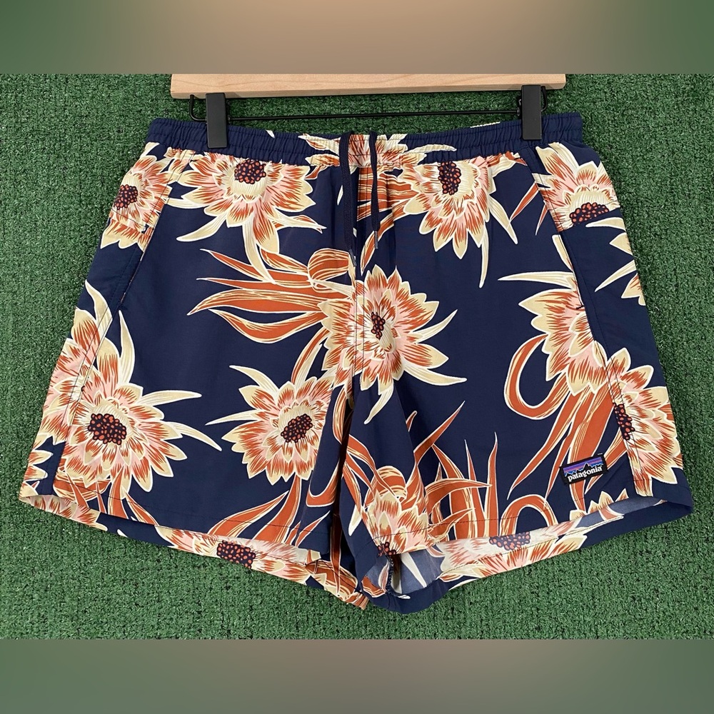 Patagonia Baggies Cereus Flower Floral Navy Patterned Shorts Women’s Size Medium